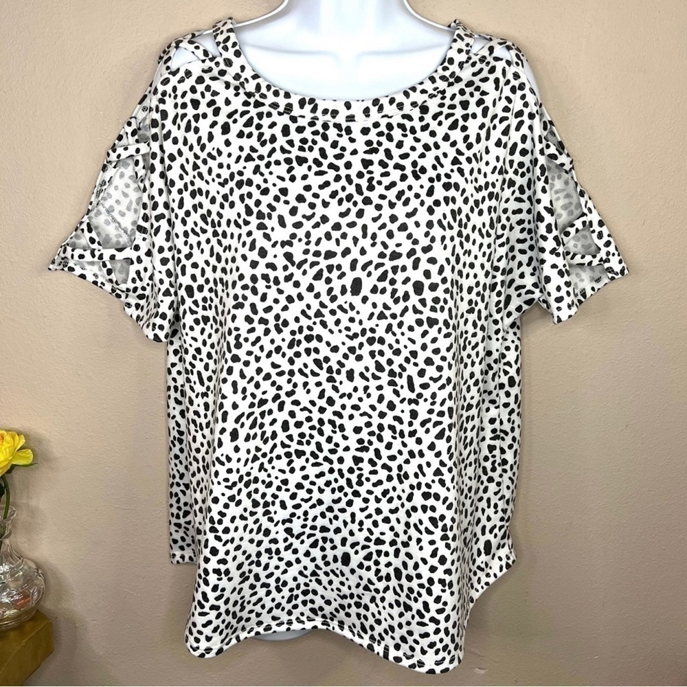 M Fantastic Fawn Black And White Dalmatian Print Short Sleeve Top Stretch Knit